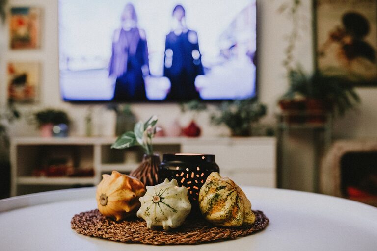 Tips for Creating a Cosy and Inviting Living Room on a Budget